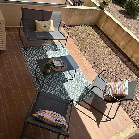 Charming 22m2 With Terrace In Saint-raphael דירה *