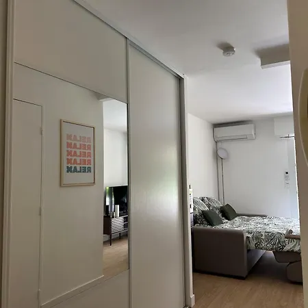 Charming 22m2 With Terrace In Saint-raphael דירה *