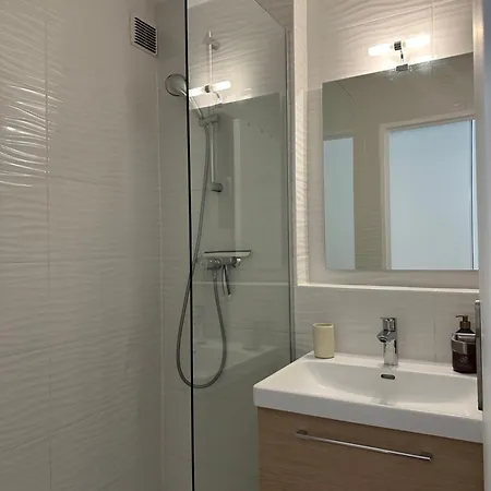 Charming 22m2 With Terrace In Saint-raphael דירה Saint-Raphaël